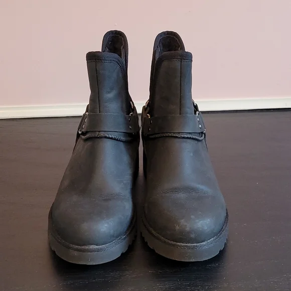 NWOB UGG black Glen boots - Picture 2 of 6
